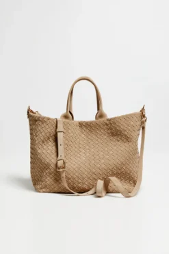 Beżowa torba shopper z plecionej skóry