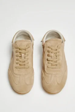 Beżowe retro sneakersy typu bowling
