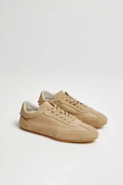Beżowe retro sneakersy typu bowling