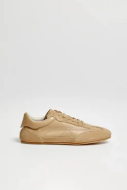 Beżowe retro sneakersy typu bowling