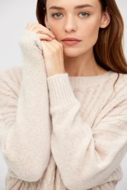 Beżowy sweter z wełną alpaki