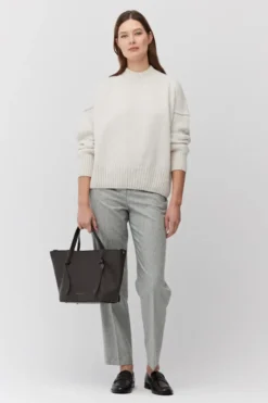 Beżowy sweter z wełną merynosową i bawełną