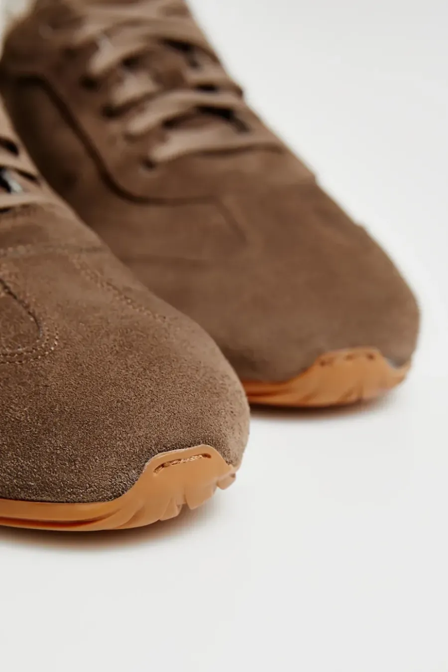 Brązowe retro sneakersy ze skóry zamszowej