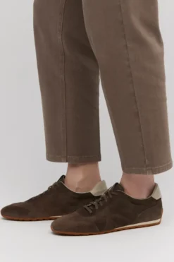 Brązowe retro sneakersy ze skóry zamszowej