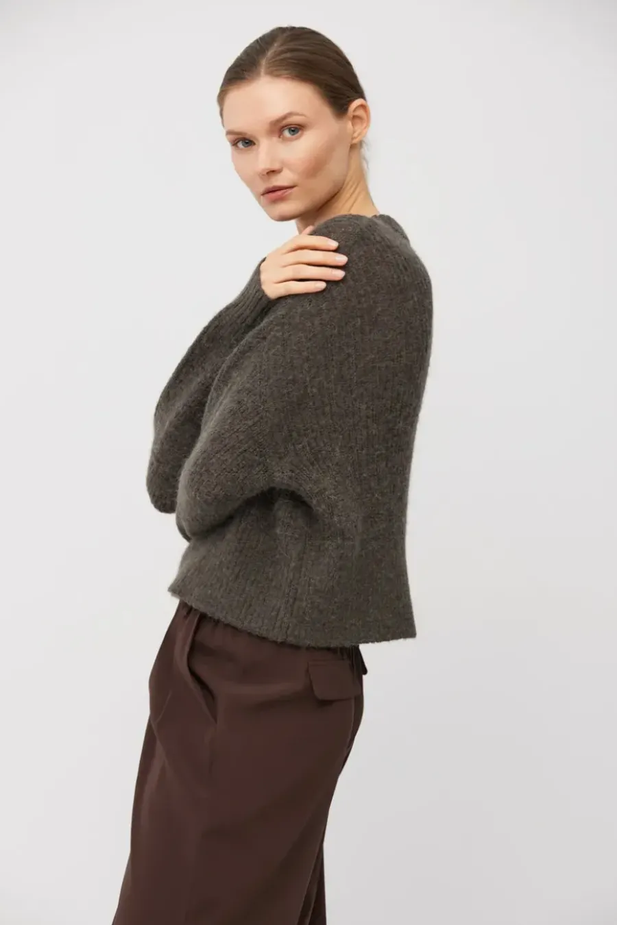 Brązowy sweter z wełną alpaki