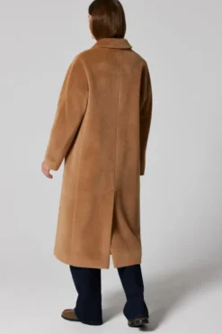Camelowy płaszcz dwurzędowy z suri alpaką