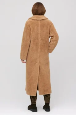 Camelowy płaszcz teddy bear z wełną wielbłądzią i jedwabiem