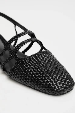 Czarne buty sling back ze skóry plecionej