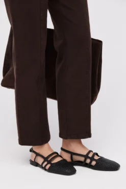 Czarne buty sling back ze skóry plecionej