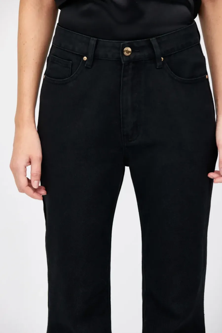 Czarne jeansy bootcut z wysokim stanem
