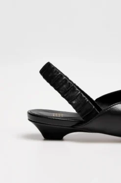 Czarne skórzane buty sling back