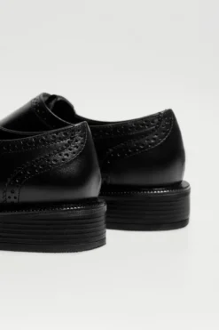 Czarne skórzane buty z klamrami