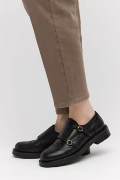 Czarne skórzane buty z klamrami