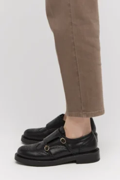 Czarne skórzane buty z klamrami