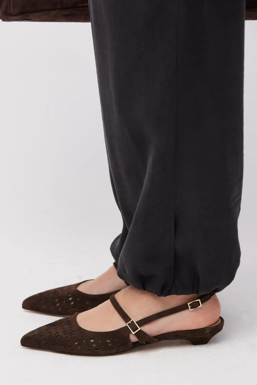 Czekoladowe skórzane buty sling back