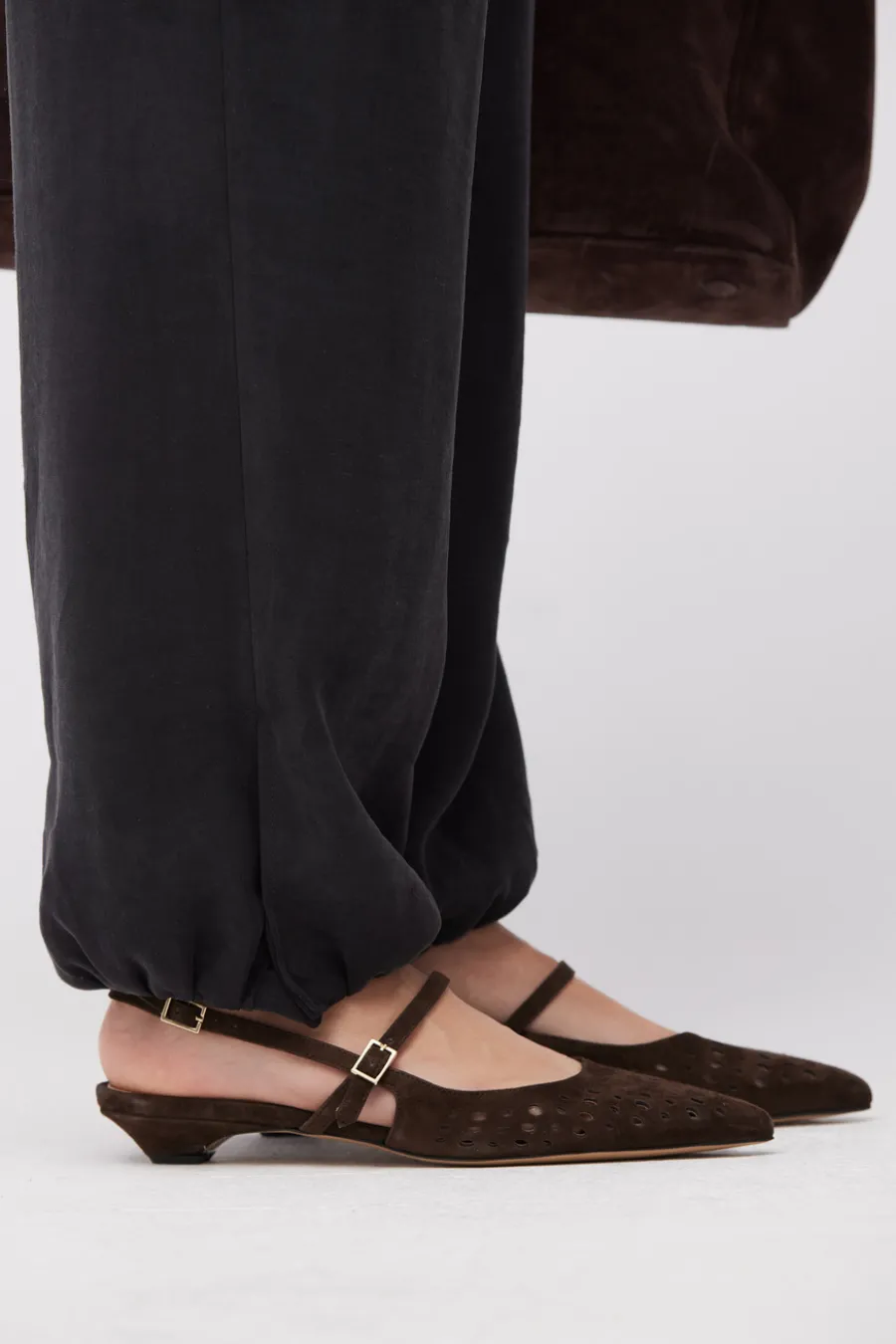 Czekoladowe skórzane buty sling back