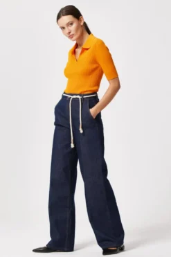 Granatowe szerokie spodnie jeans