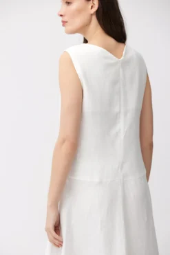 Lniana sukienka midi w kolorze off white