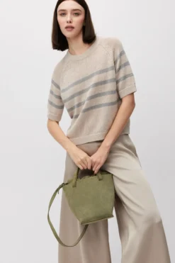 Lniany beżowy sweter w szare paski