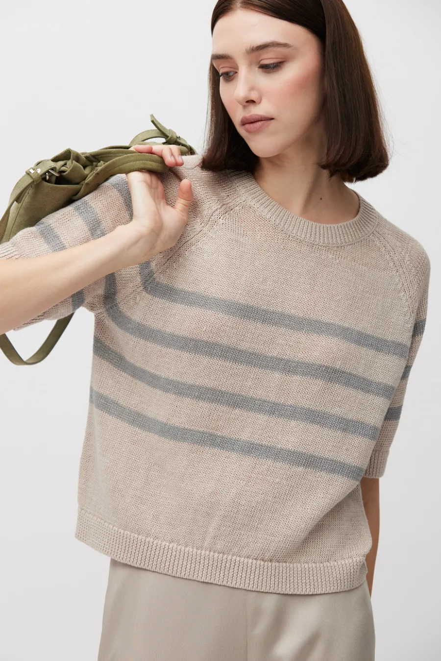 Lniany beżowy sweter w szare paski
