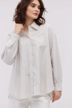 Luźna koszula oversize w beżowe paski