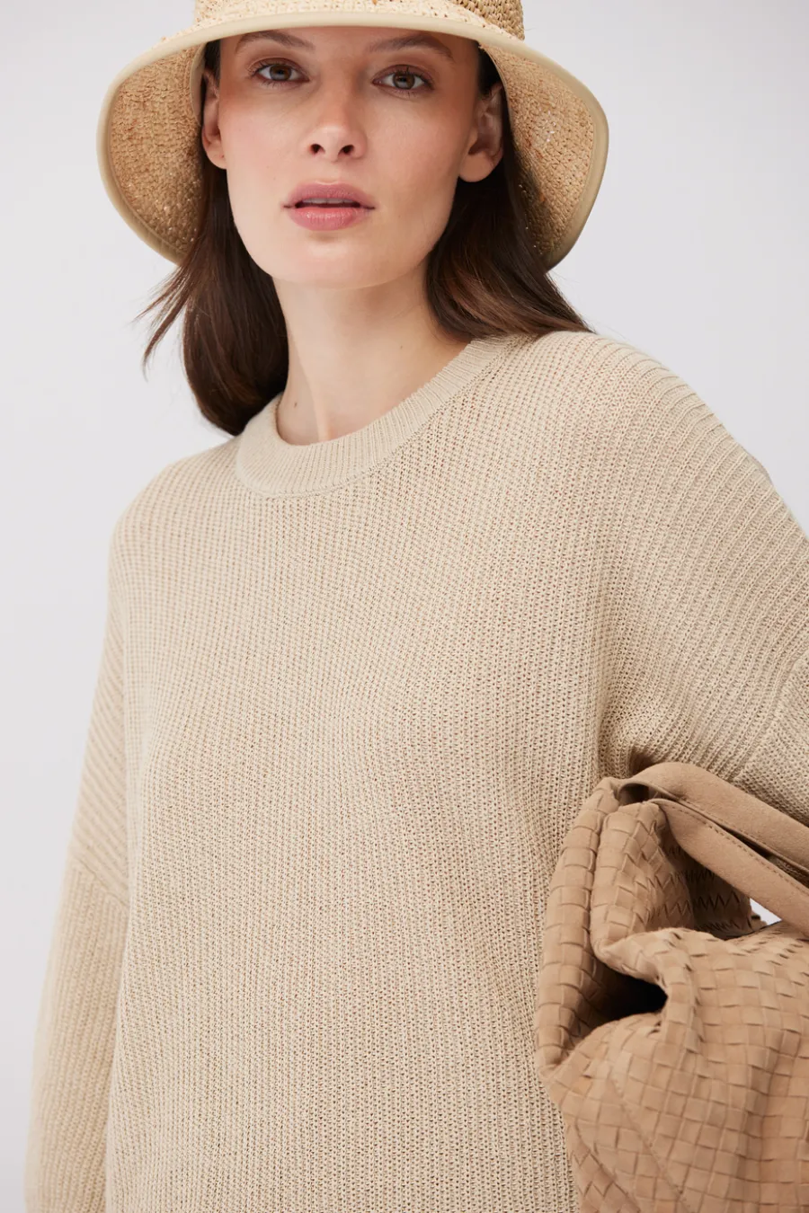Luźny beżowy sweter z bawełną i lnem