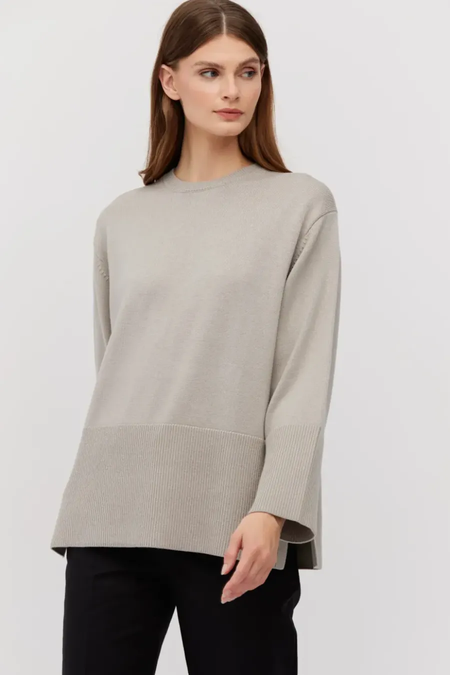 Luźny sweter taupe z wełny merynosowej