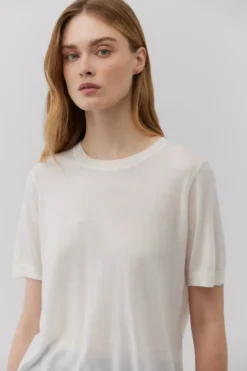Śmietankowy t-shirt z wełny merynosowej