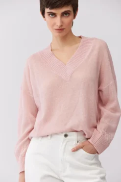 Pudrowo różowy sweter z wełną baby suri alpaki