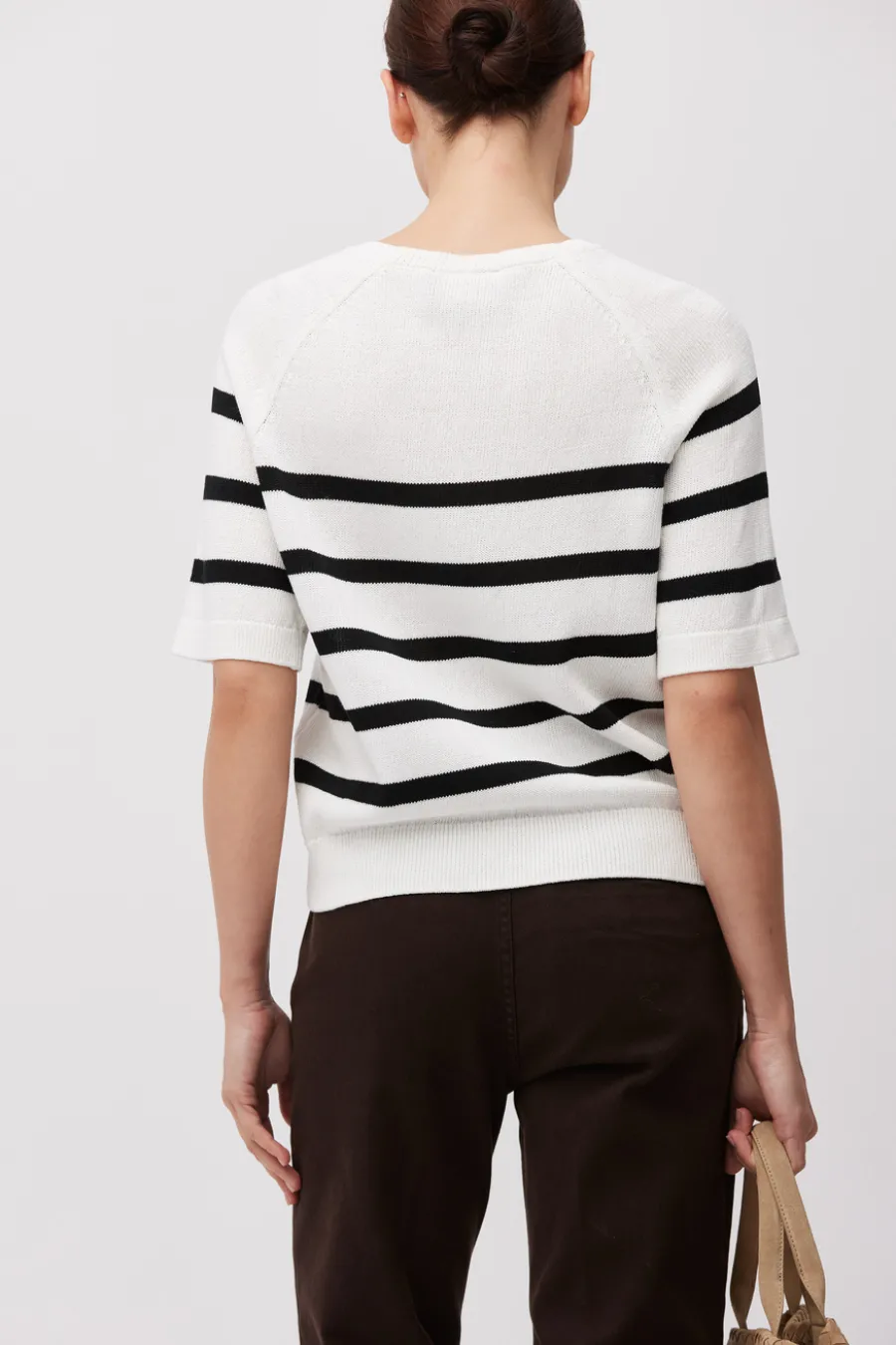 Sweter w paski z krótkim rękawem