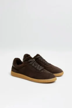 Zamszowe czekoladowe sneakersy z futerkiem
